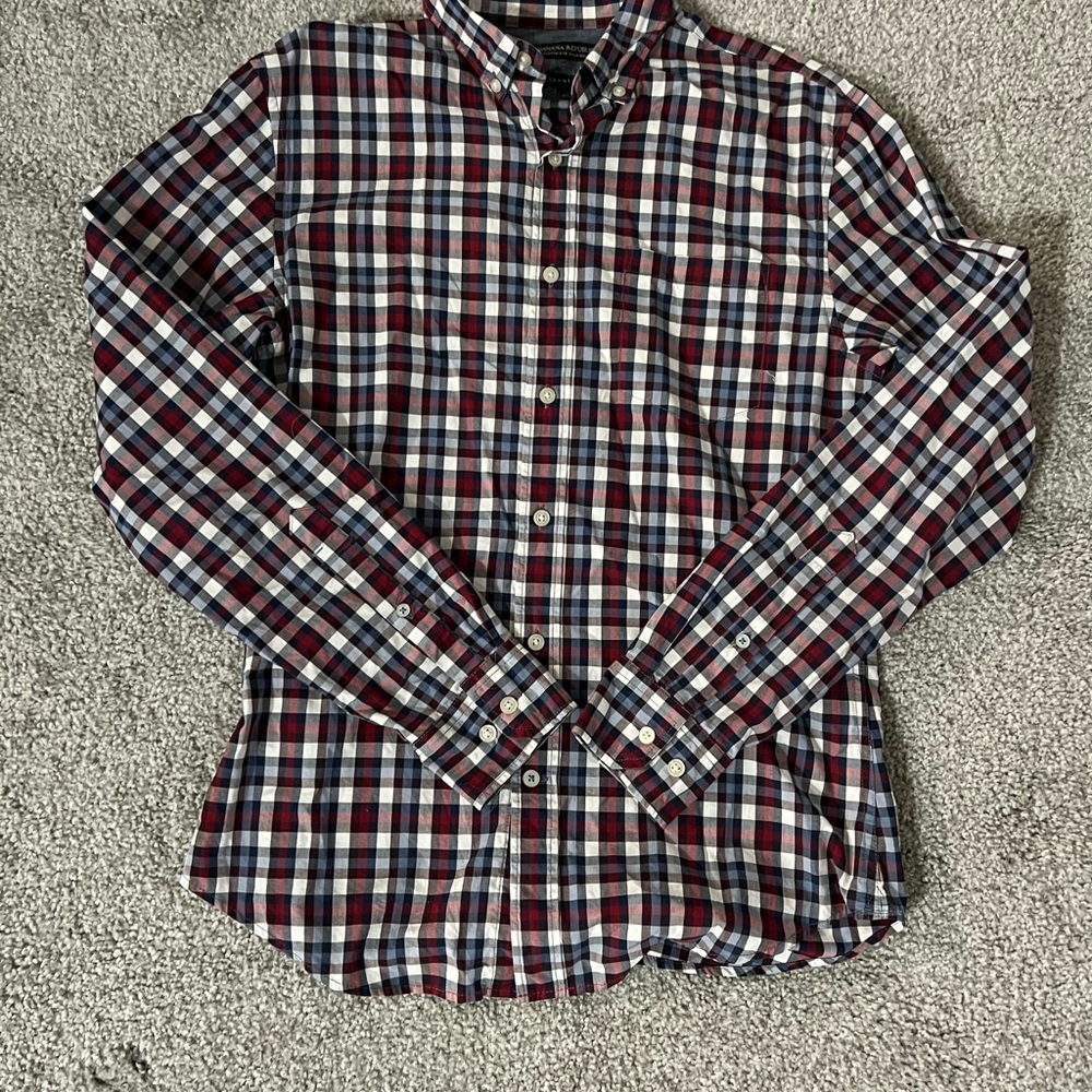 Banana Republic Grant Fit red/blue plaid shirt. Size small